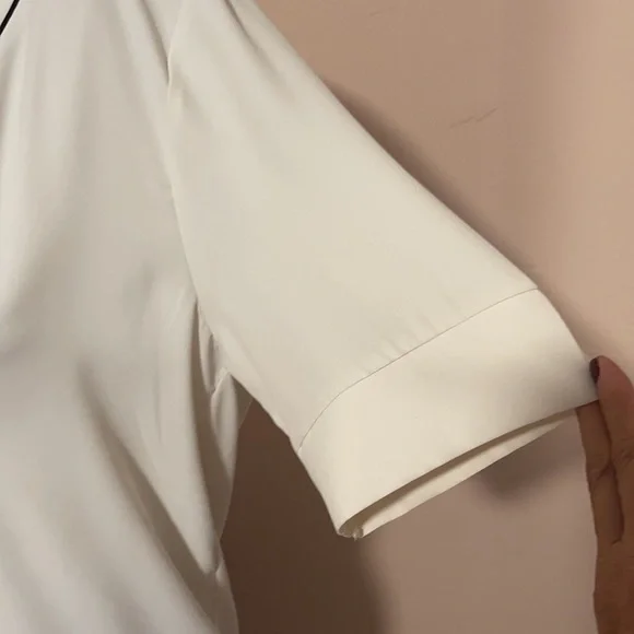 Ann Taylor cream blouse Sz Medium shirt classic office - Picture 3 of 4